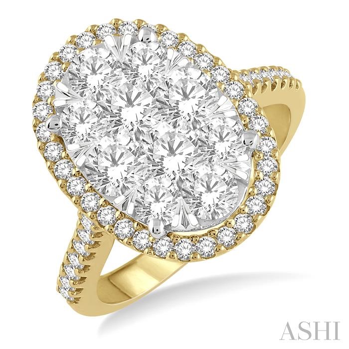 OVAL SHAPE HALO LOVEBRIGHT ESSENTIAL DIAMOND ENGAGEMENT RING