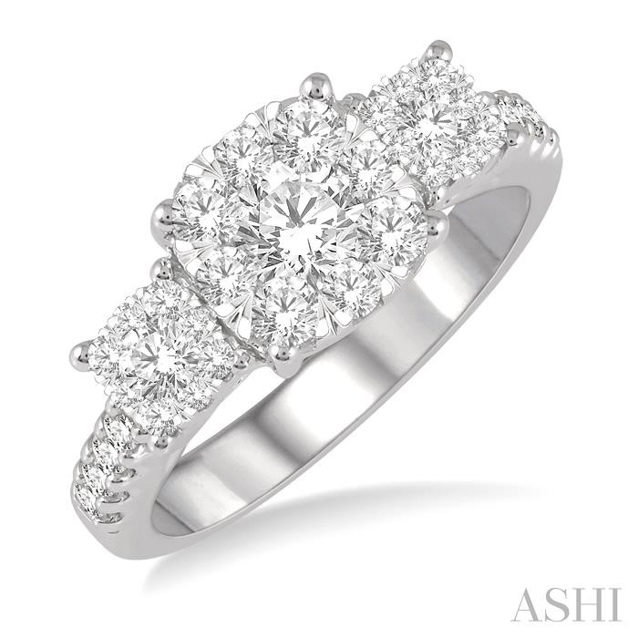 PAST PRESENT & FUTURE LOVEBRIGHT ESSENTIAL DIAMOND ENGAGEMENT RING