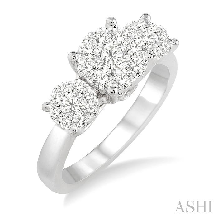 PAST PRESENT & FUTURE LOVEBRIGHT ESSENTIAL DIAMOND ENGAGEMENT RING