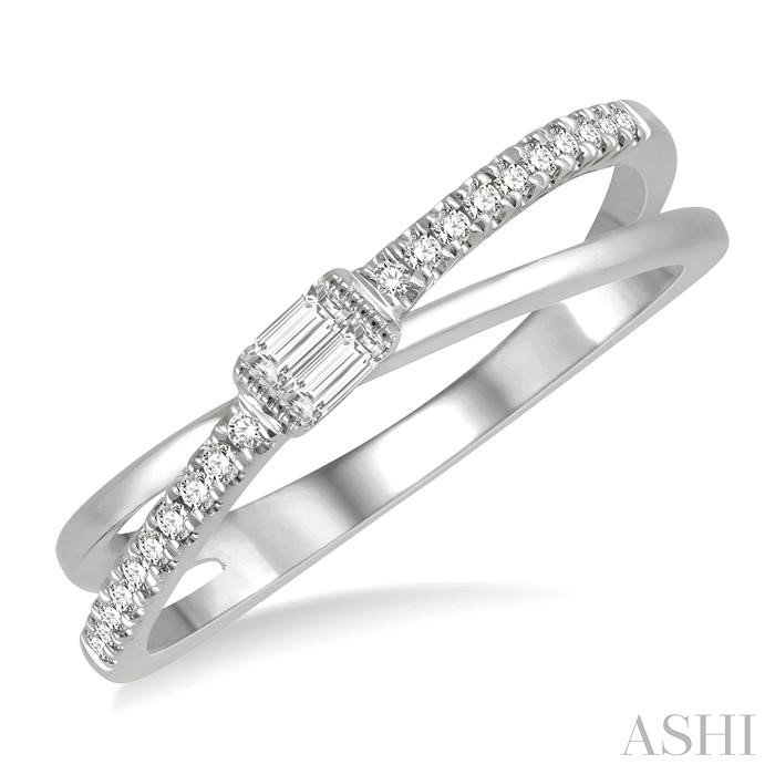 CRISS CROSS BAGUETTE DIAMOND FASHION RING