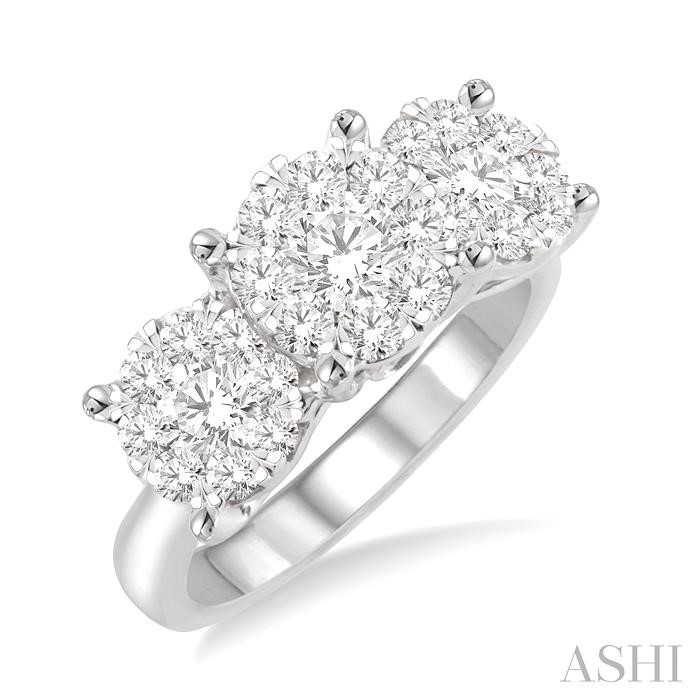 PAST PRESENT & FUTURE LOVEBRIGHT ESSENTIAL DIAMOND ENGAGEMENT RING