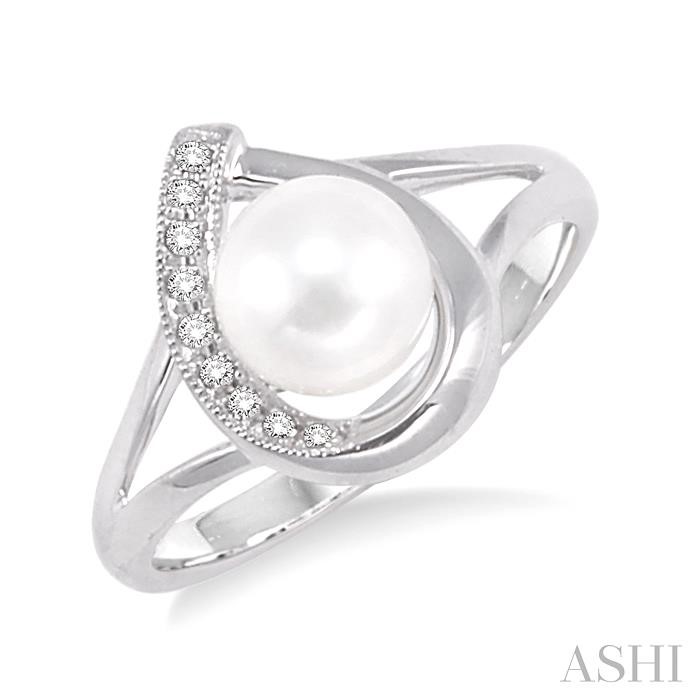 PEARL & DIAMOND FASHION RING