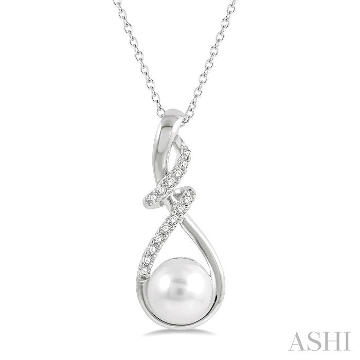 PEARL & DIAMOND FASHION PENDANT