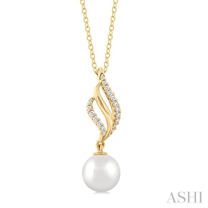 PEARL & DIAMOND FASHION PENDANT