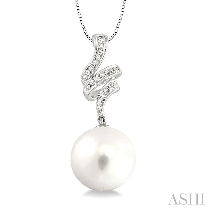 PEARL & DIAMOND FASHION PENDANT