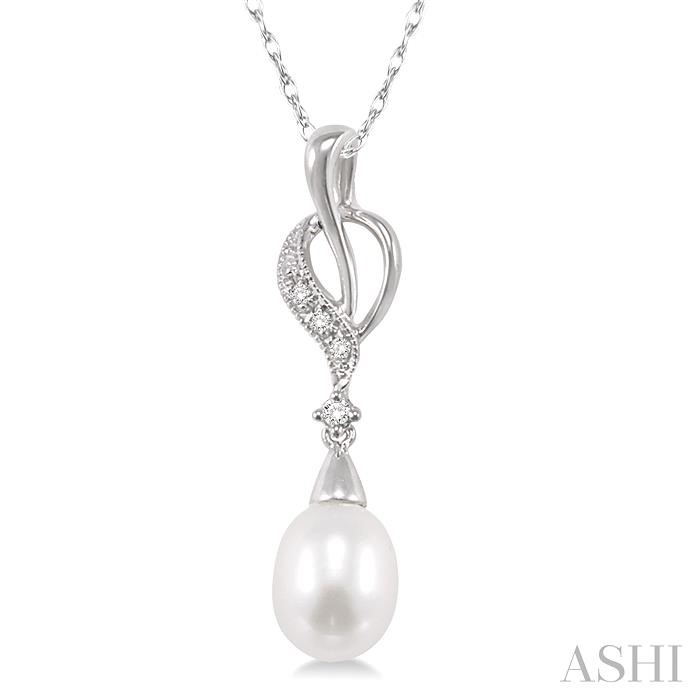 PEARL & DIAMOND FASHION PENDANT