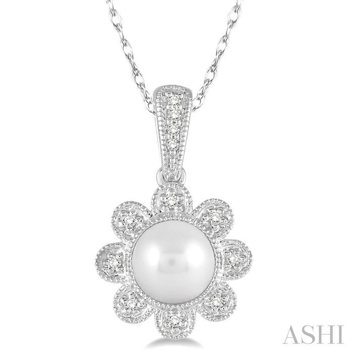 FLOWER SHAPE PEARL & DIAMOND PENDANT