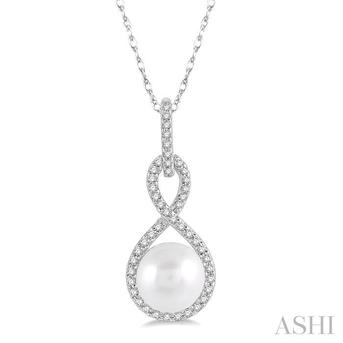 PEARL & DIAMOND FASHION PENDANT